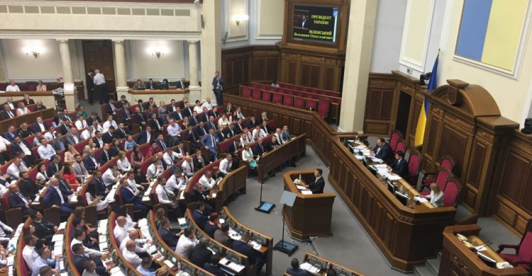 Голосовали до двух часов ночи: какие законопроекты рассмотрела Верховная Рада в первый день
