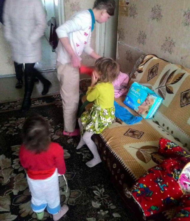 В Донецкой области из наркопритона спасли троих детей