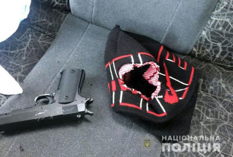 Вооруженный рецидивист пытался ограбить магазин в Мариуполе (ФОТО)