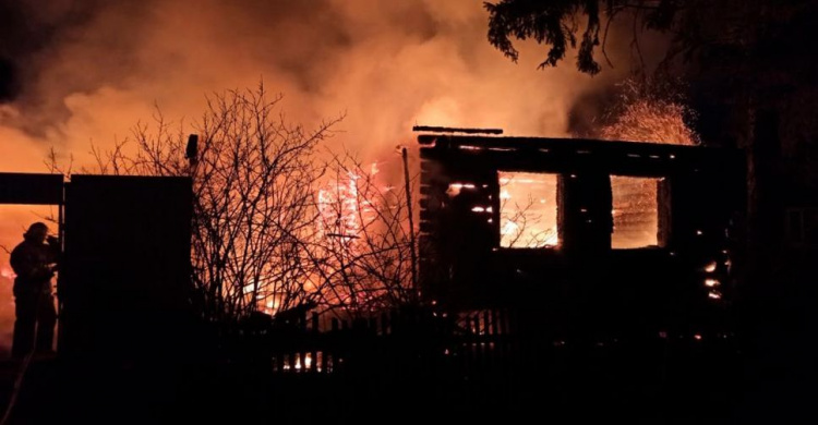 Огненная полночь: в Мариуполе чуть не сгорели двое жителей