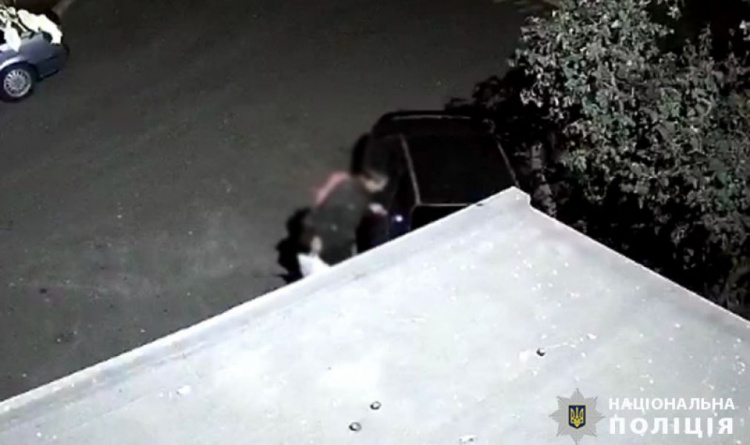 Разбивал окна и взламывал двери: в Мариуполе задержали автомобильного грабителя