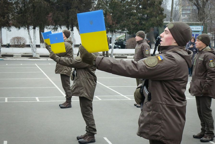Пополнение в рядах: в Мариуполе нацгвардейцы присягнули на верность Украине (ФОТО)