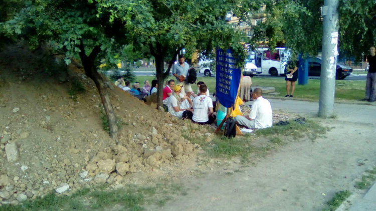 В центре Мариуполя предлагают путешествие на другие планеты (ФОТО+ВИДЕО)