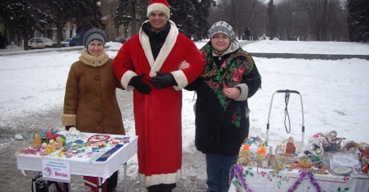 Мариуполь разгулялся. В городе открылась еще одна праздничная ярмарка (ФОТО)