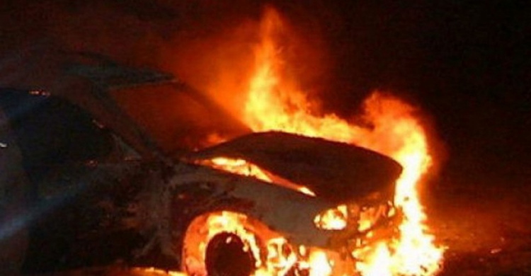 В Донецкой области обстрелян КПВВ, сгорело два автомобиля