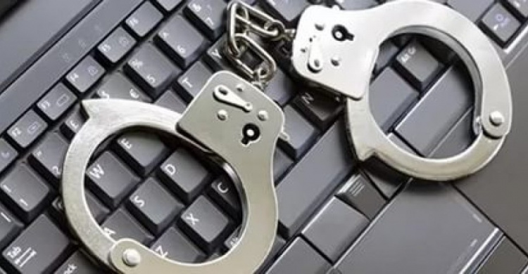 17 «электронных бандитов» лишали мариупольцев наличности (ФОТО)