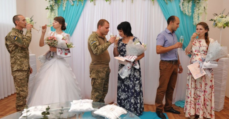 17 пар с оккупированной части Донбасса выбрали «Брак за сутки»