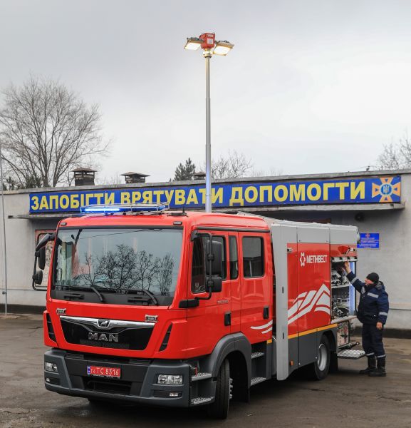 Пожарной службе ММК имени Ильича предали новый автомобиль (ФОТО)