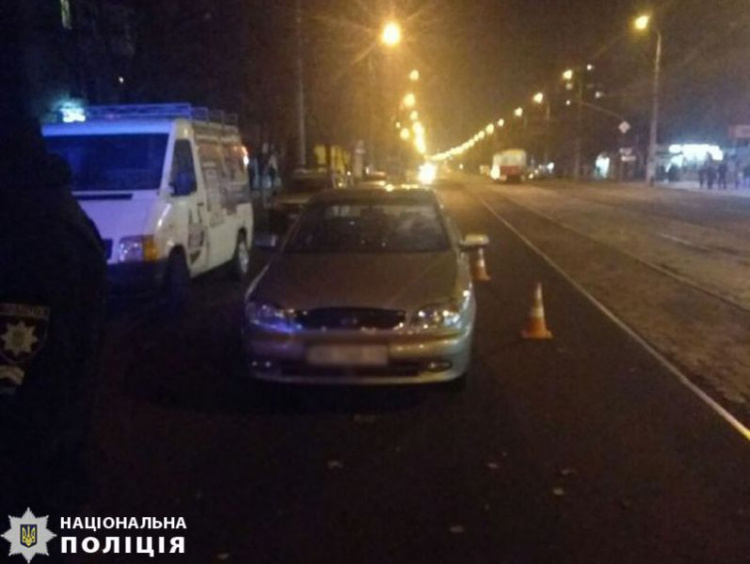 В Мариуполе на пешеходном переходе сбили женщину (ФОТО)