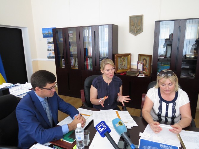 Жена генпрокурора Украины в Мариуполе решает жилищный вопрос пограничников из Керчи (ФОТО+ВИДЕО)
