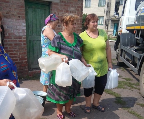 Спасатели решают проблему с нехваткой питьевой воды в Зайцево 