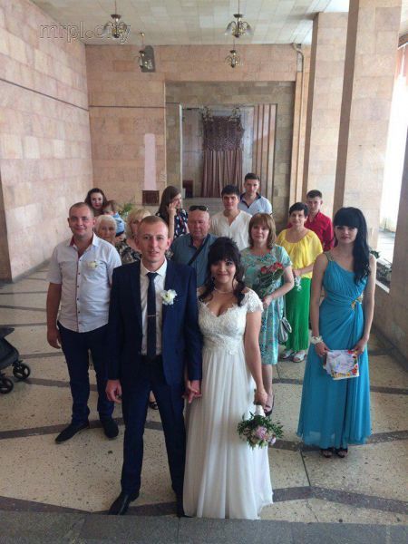 В Мариуполе начался свадебный бум (ФОТО)
