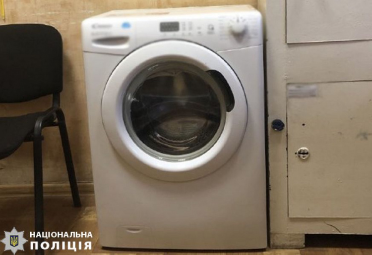 Мариуполец украл у 78-летнего пенсионера стиральную машину (ФОТО)
