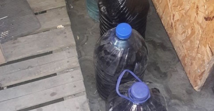 Жители Мариуполя покупают суррогат вместо настоящего алкоголя (ФОТО)