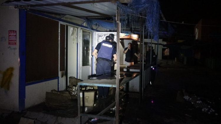 Ночные прохожие спасли рынок Мариуполя от крупного пожара (ФОТОФАКТ)