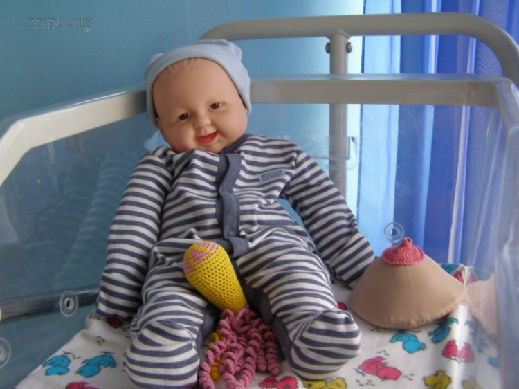 В Мариуполе недоношенных младенцев выхаживают как в Китае (ФОТО)