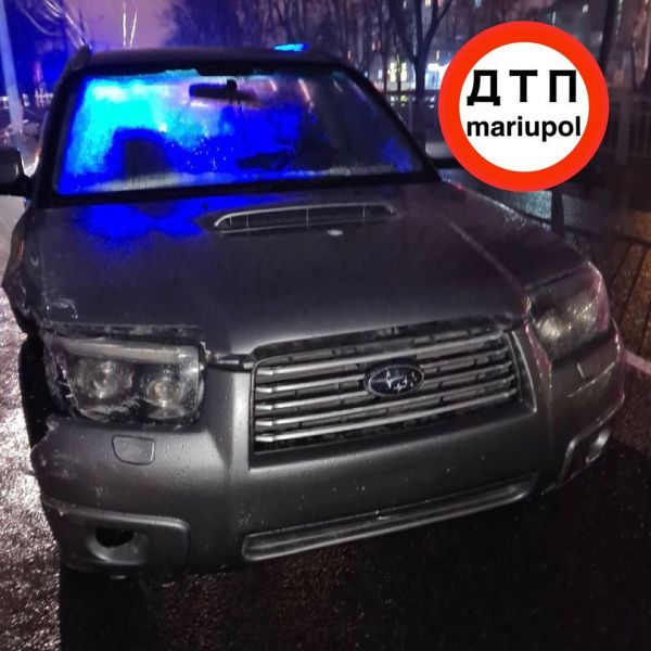 В Мариуполе водитель после аварии снял номера со своего авто и оставил транспорт на улице