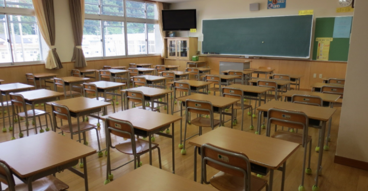 Официально: школьники Мариуполя будут отдыхать после выборов