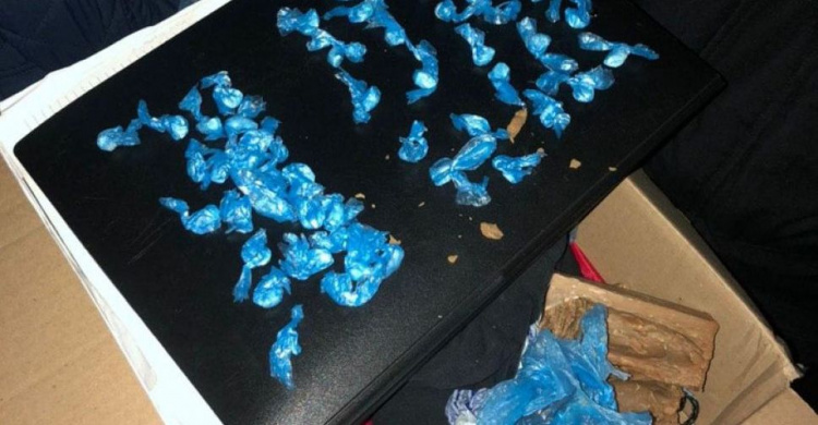 Мариуполец подготовил на продажу более 50 свертков с тяжелым наркотиком (ФОТО)