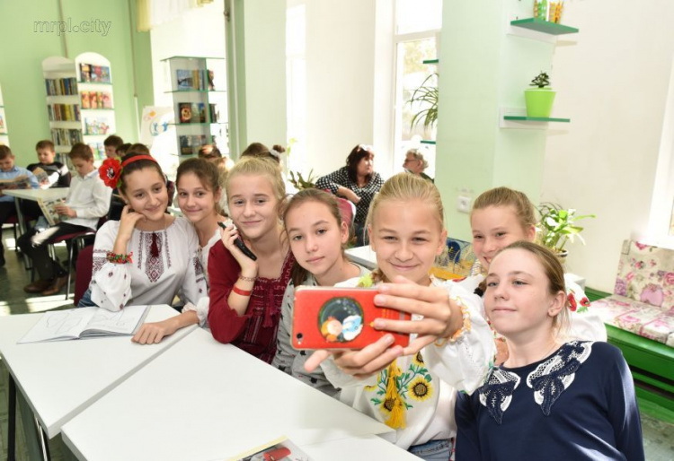 В Мариуполе открылся креативный центр для творческих детей (ФОТО)