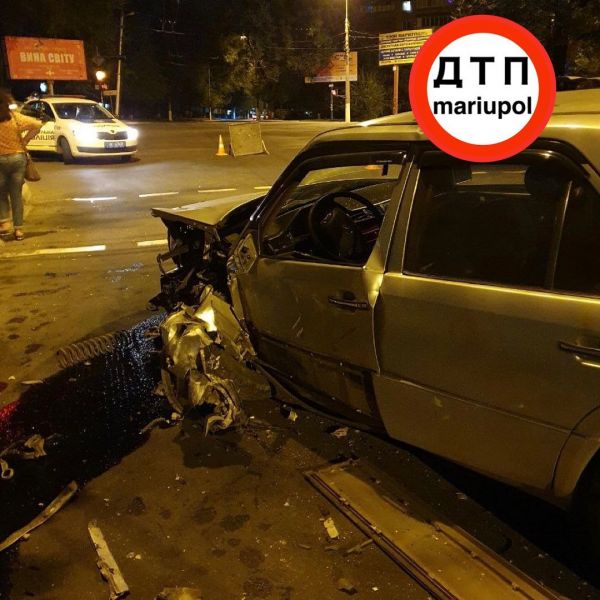 По встречке без тормозов: в Мариуполе произошло тройное ДТП с пострадавшим