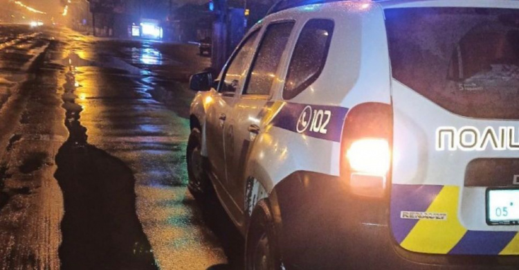 В Мариуполе легковушка врезалась в полицейский автомобиль