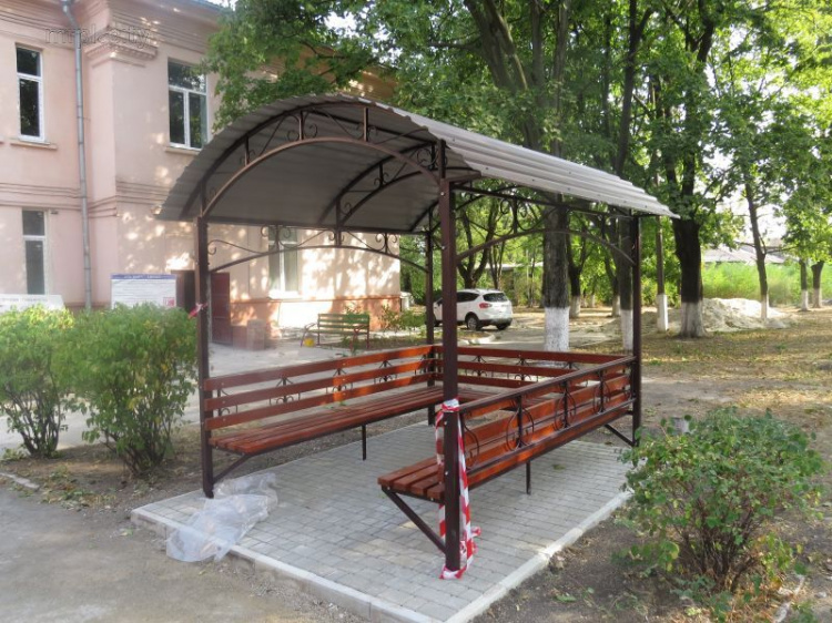 В центре Мариуполя появился новый уютный объект для отдыха горожан (ФОТОФАКТ)