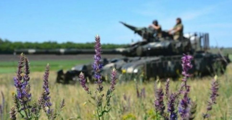Разведка: боевики в Донбассе на учениях утопили танк с экипажем