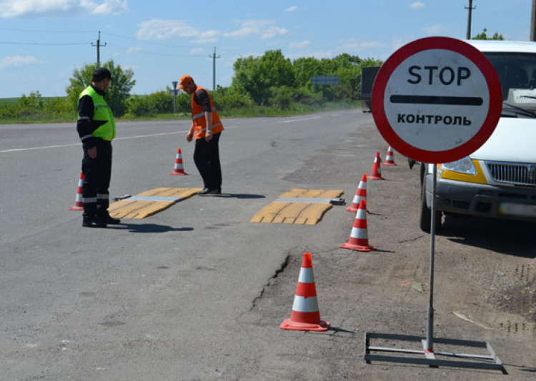 Сохранить дороги: Что делают в Донецкой области с перегрузом (ФОТО)