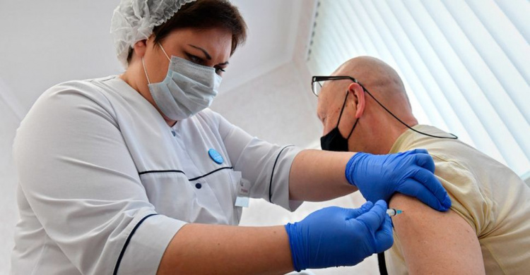В Украине снова расширили перечень профессий для обязательной вакцинации