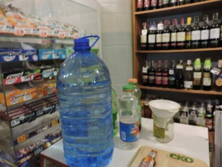 В магазинах Мариуполя продолжают выявлять алкоголь сомнительного происхождения