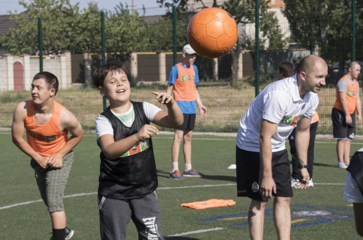 «Шахтер» в Мариуполе проводит тренировки для детей с ограниченными возможностями (ФОТО)