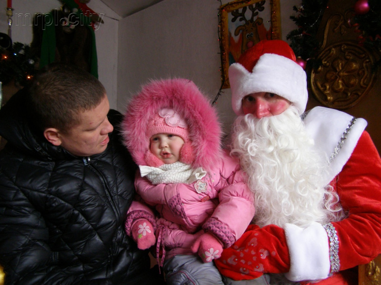 Мариупольскому Деду Морозу дети и взрослые написали сотни писем (ФОТО+ВИДЕО)