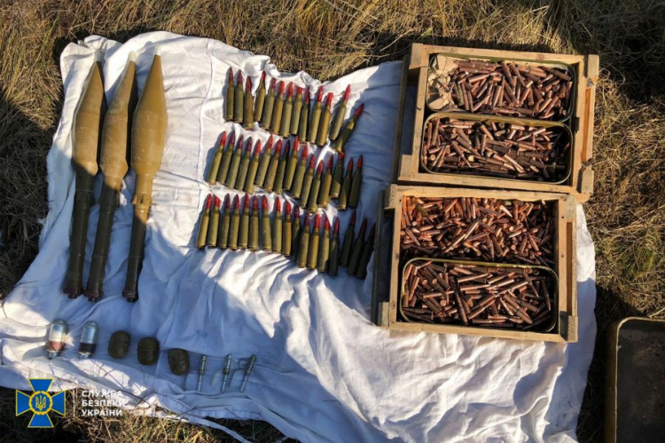 В ходе учений в «заброшке» на Донбассе нашли тайник боевиков
