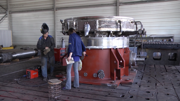 Специалисты в Мариуполе разработали 30-тонный редуктор для развития пылеугольной технологии (ФОТО)
