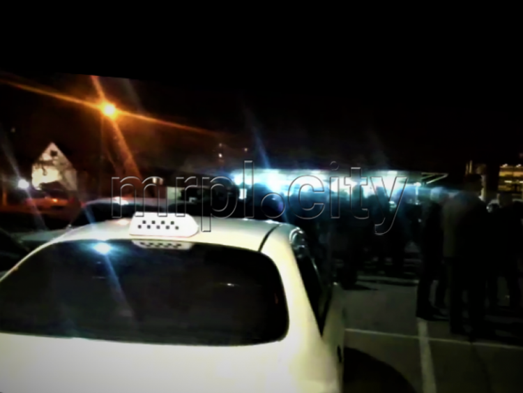 В Мариуполе таксисты протестовали против низких тарифов на поездки