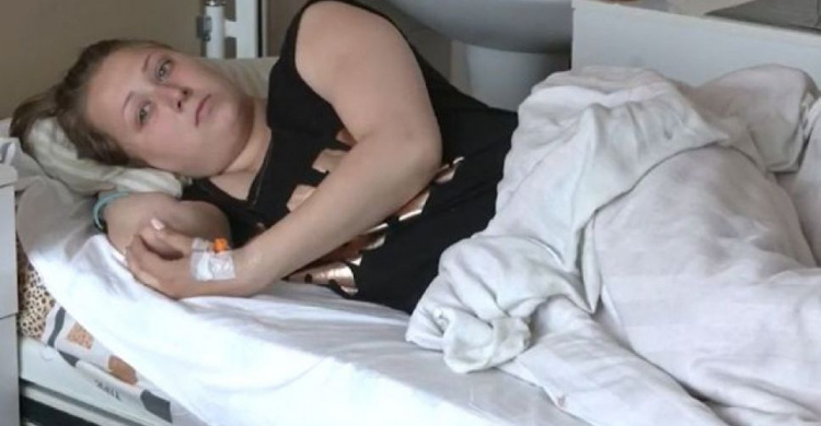 В Ровно подняли на ноги жительницу Мариуполя с переломом позвоночника: прыгала с ребенком из горящего дома