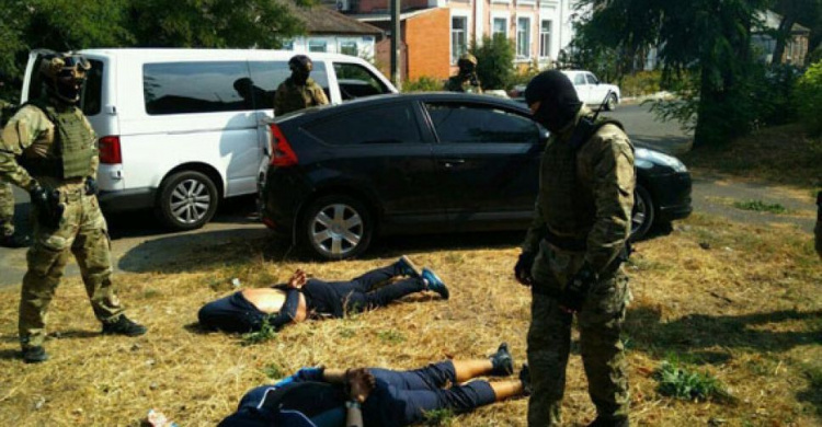 Спецназовцы задержали в Мариуполе банду опытных квартирных воров (ФОТО)