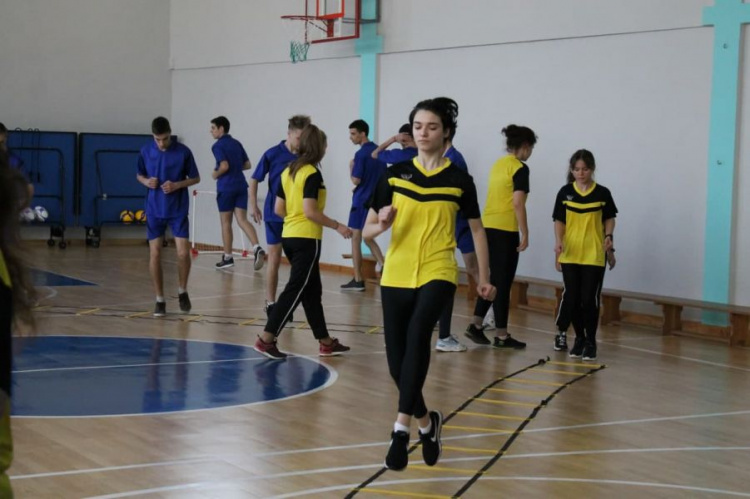 Флорбол, петанк и регби – новый спорт для мариупольских школьников