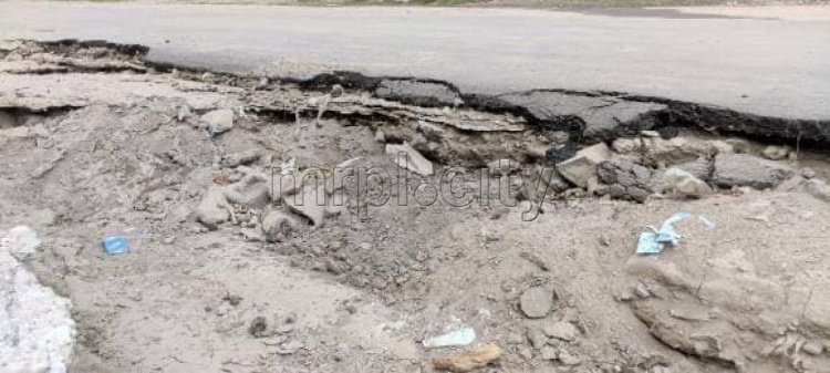 Мариупольцы жалуются на аварийную дорогу в частном секторе (ФОТОФАКТ)