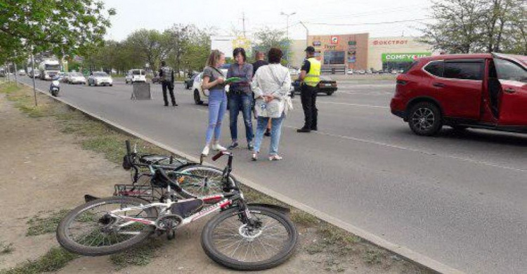 В Мариуполе 13-летний ребенок на велосипеде «влетел» в иномарку (ФОТО)