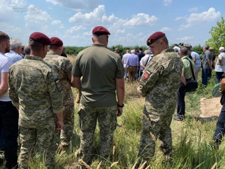 Потеряли сына, брата, друга: в Днепре попрощались с бойцом, подорвавшимся на Донбассе (ФОТО)