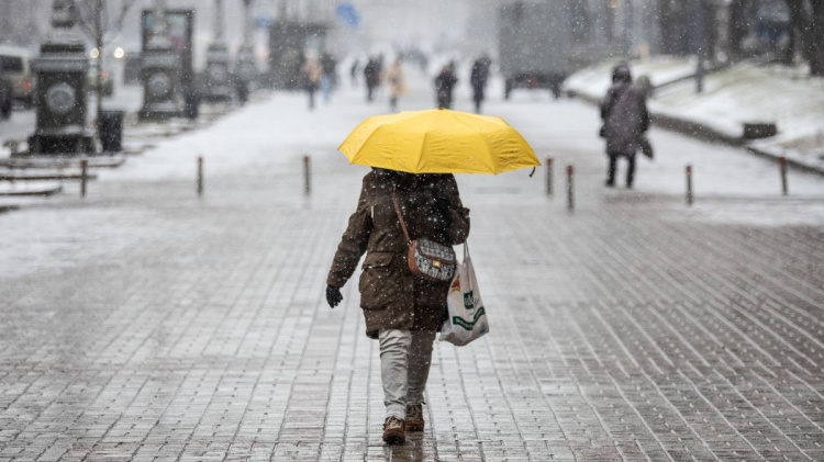 Сильні дощі, вітер та мокрий сніг – прогноз погоди на вихідні