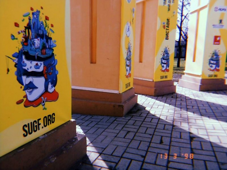 В стиле «Гогольfest»: Мариуполь начинает преображаться к фестивалю (ФОТОФАКТ)