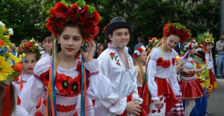 Три часа парадов, концертов, создания супер-рушника. Мариупольцев ждёт праздник аутентики (ВИДЕО)