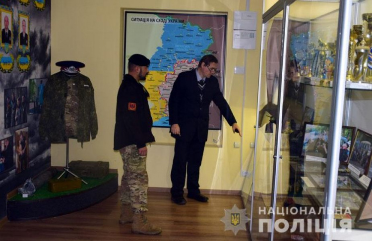 УПА, сечевые стрельцы и Майдан: музей полиции в Мариуполе пополнился новыми экспонатами (ФОТО)
