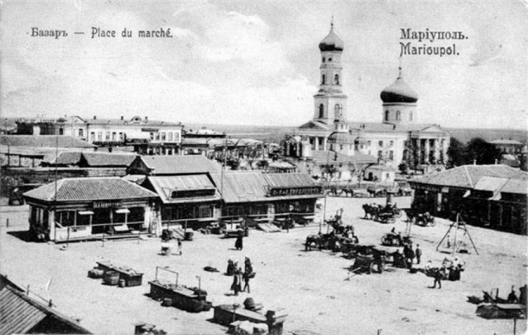 Базарная площадь перед Харлампиевским собором в конце XIX — в начале XX века