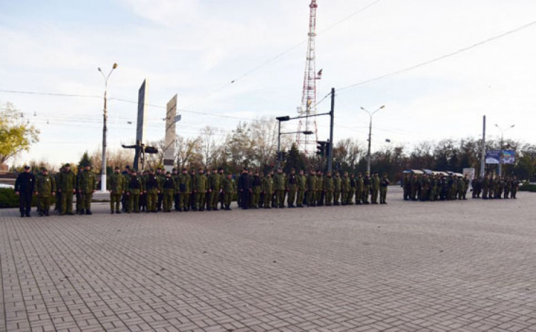 Полицейские и общественные формирования в Мариуполе вышли на совместную охрану правопорядка