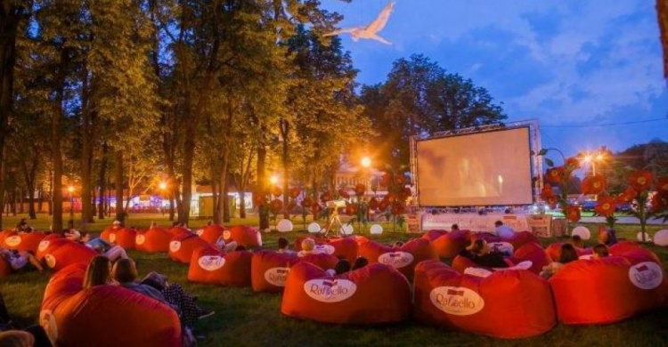 Мариупольцы смогут посмотреть кино под открытым небом в парке