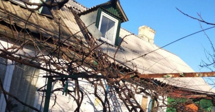 В Мариуполе битые стекла и металлическая вышка угрожали жизни горожан (ФОТО)
